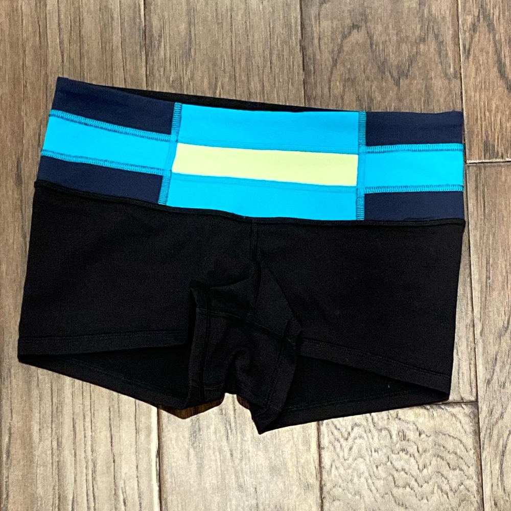 Size 4 Lululemon Black Boogie Short *Full-On Luon